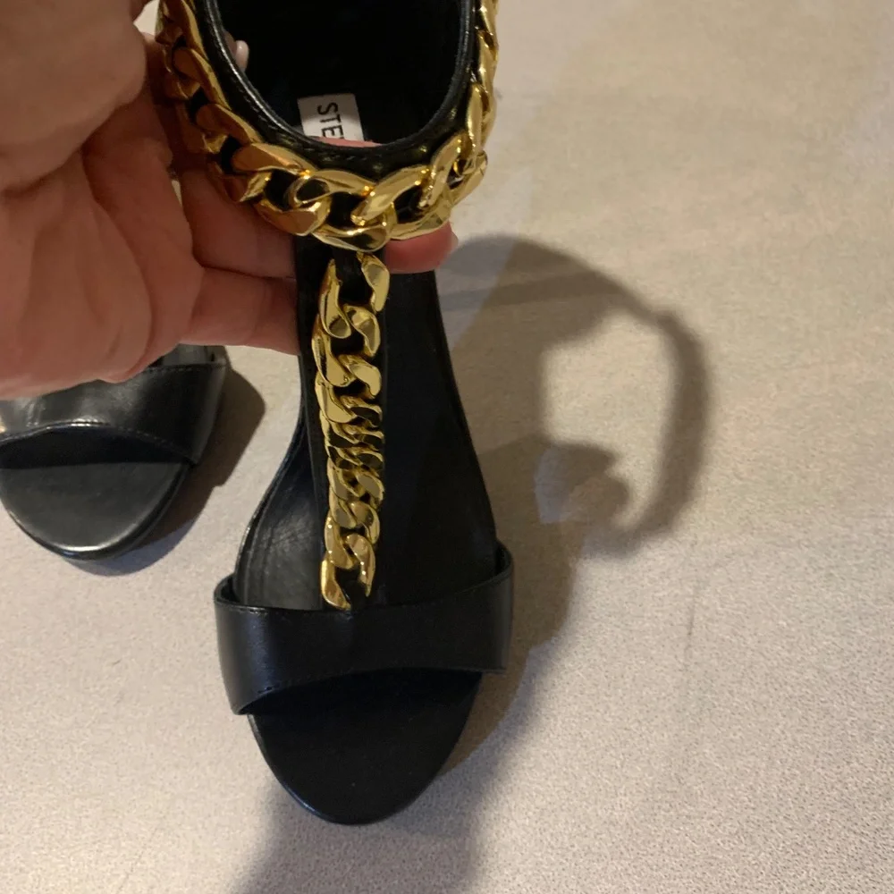Steve Madden Black/Goldtone Chain High Sandals sz 8.5 M